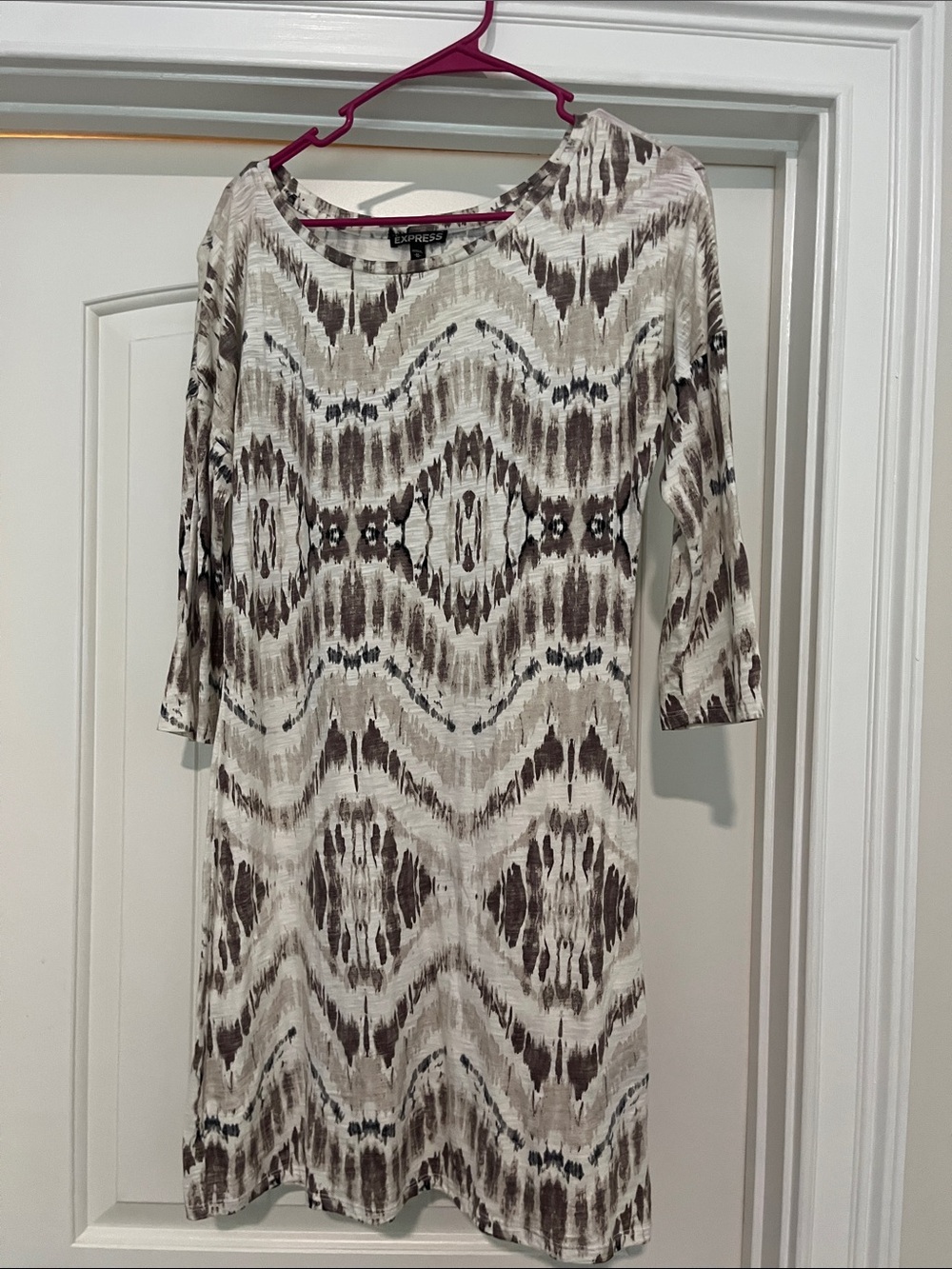 Express Long-Sleeve Ikat Shift Dress - Cream & Brown